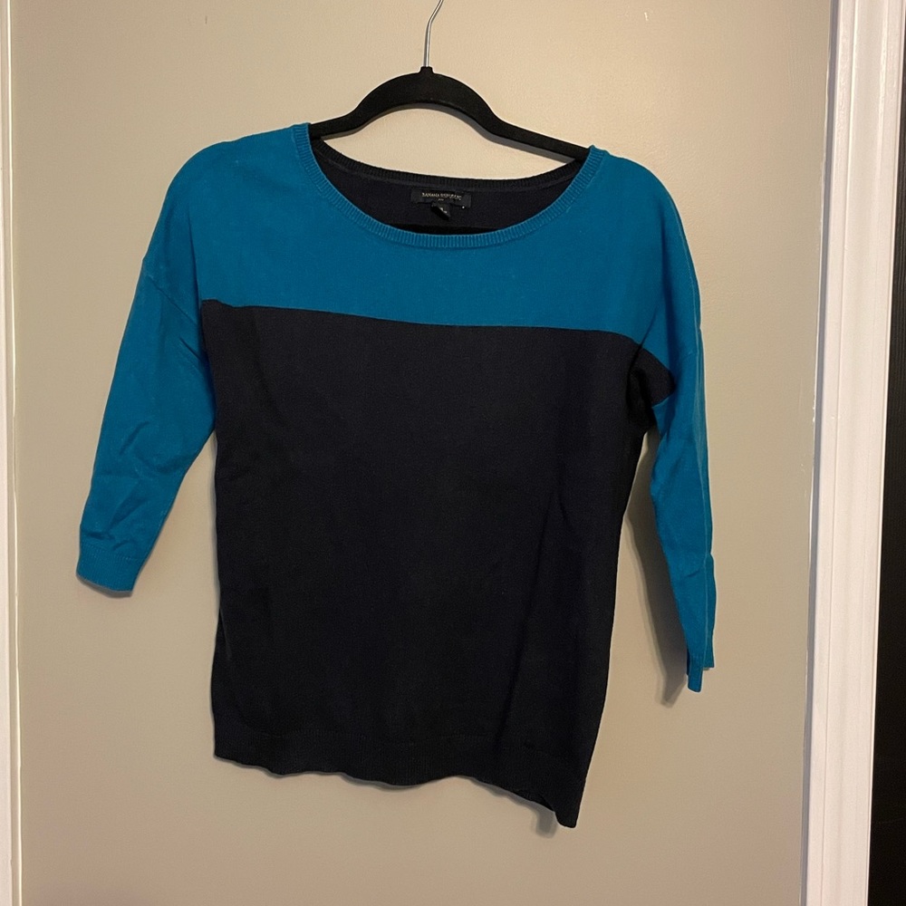 Banana Republic two-tone blue sweater | size XS